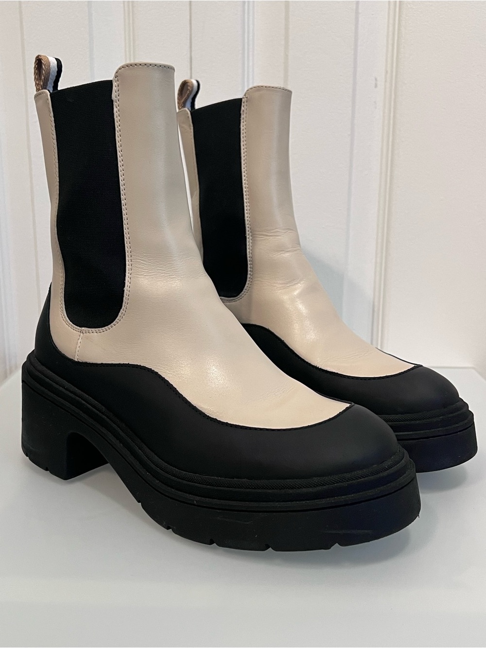 Boss Carol Black/Cream Leather Chelsea Boots Size 38, US 8